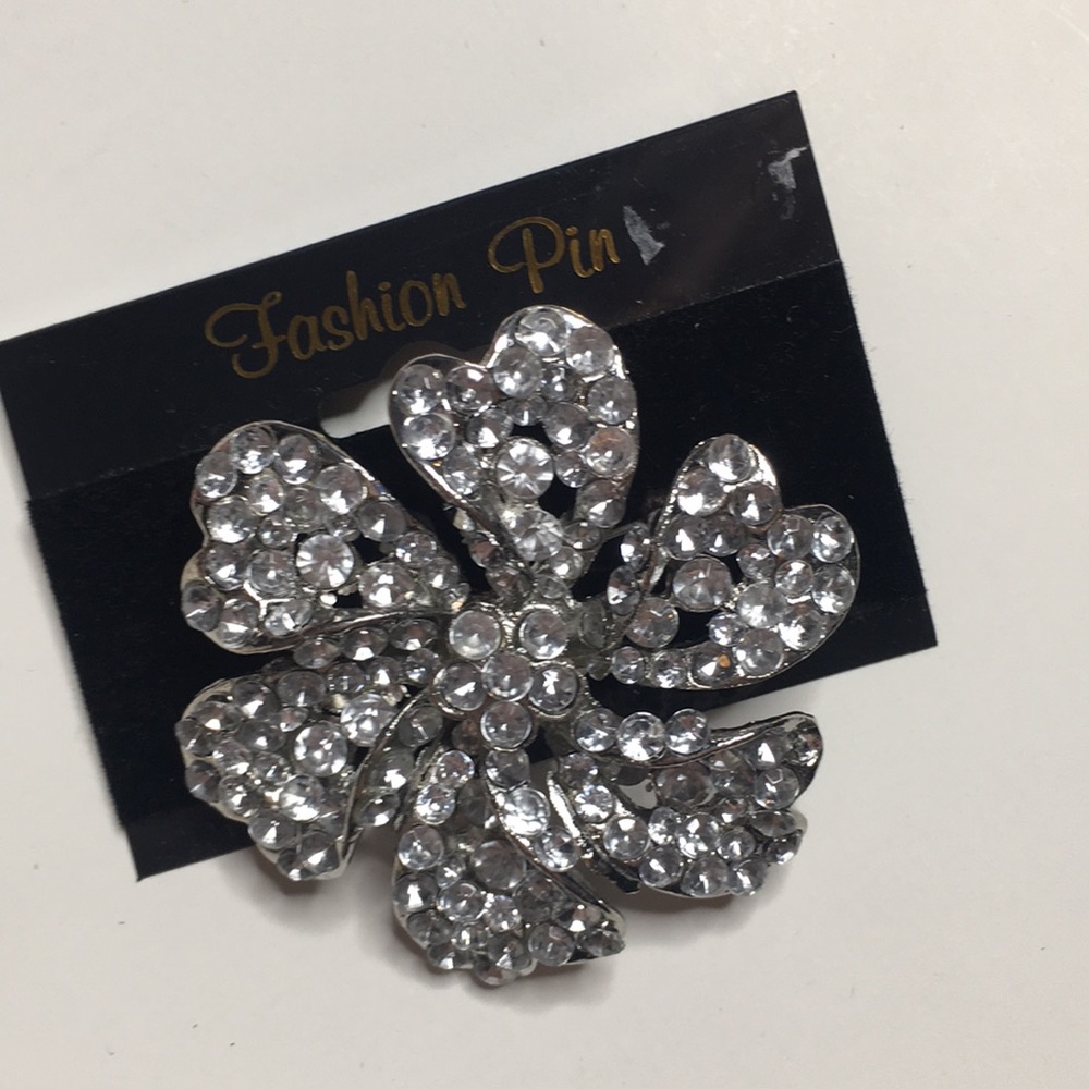 Flower 🌺 broach